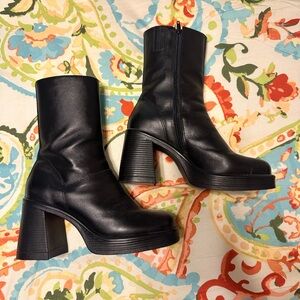 Steve Madden Black Heeled Boots Modern Leather Design